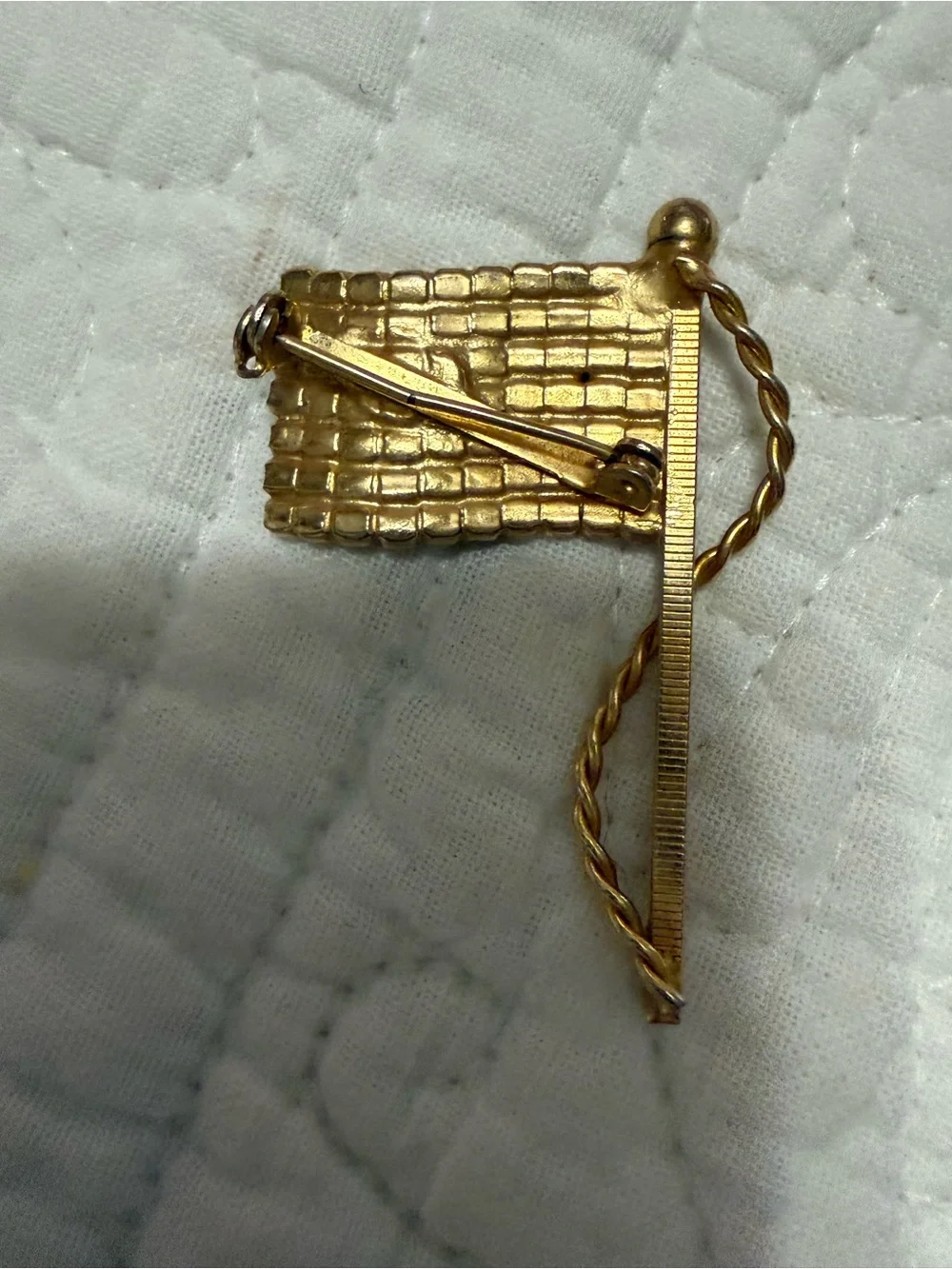 Vintage Gold-Tone American Flag Crystal Brooch Lapel Pin - Red White Blue